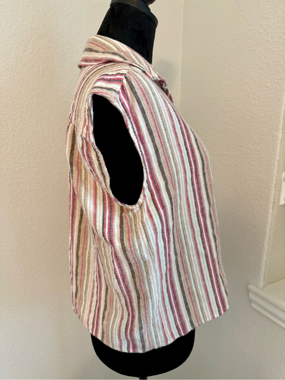 Sleeveless Striped Collared Top in Pink and Cream - Picture 4 of 9